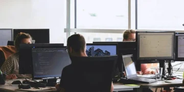 ΓΣΕΕ: Η περιορισμένη αύξηση του κατώτατου μισθού δεν μπορεί να αντισταθμίσει την υποχώρηση της πραγματικής αγοραστικής δύναμης