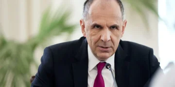 Το παρασκήνιο της συνάντησης Γεραπετρίτη – Βάντεφουλ στο Βερολίνο: Πώς τέθηκε το ζήτημα των γερμανικών αποζημιώσεων