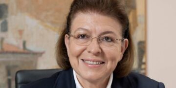 Μενδώνη: «Ο χαρισματικός Γιώργος Μαρίνος μάς χάρισε αφειδώλευτα το ταλέντο του»