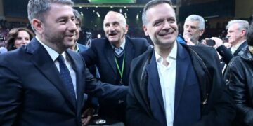 Το Συνέδριο του ΠΑΣΟΚ, η ένταση μεταξύ εκπροσώπων Ανδρουλάκη και Δούκα, και οι εθιμοτυπικές… ψιλές