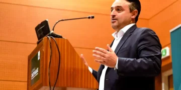 Συνέδριο ΠΑΣΟΚ: “Έκοψαν” τον Αντώνη Σαουλίδη από σύνεδρο λόγω… Τσίπρα