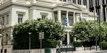 Μετεγκαταστάθηκε στο Μπακού η ελληνική πρεσβεία στην Τεχεράνη για λόγους ασφαλείας