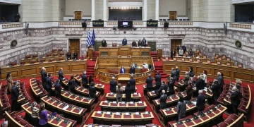 Στην Ολομέλεια της Βουλής οι συμβάσεις με την Chevron για υδρογονάνθρακες σε Κρήτη και Πελοπόννησο – Οι θέσεις των κομμάτων