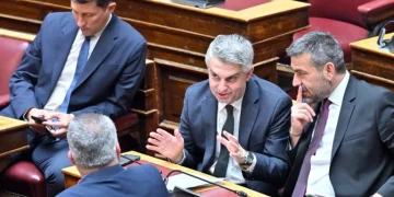 ΠΑΣΟΚ: Λεπτές ισορροπίες μία εβδομάδα πριν από το συνέδριο – Το παρασκήνιο της τελευταίας ομιλίας Κωνσταντινόπουλου και τα μηνύματα Δούκα