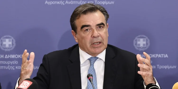 Μαργαρίτης Σχοινάς: Τέσσερις άξονες στήριξης για τη Λέσβο, το πλαίσιο οικονομικής αρωγής προς τους πληγέντες από τον αφθώδη πυρετό