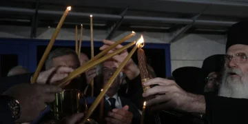 Άγιο Φως: Με ειδικές πτήσεις η μεταφορά του σε ολόκληρη την Ελλάδα – Αναλυτικά τα δρομολόγια