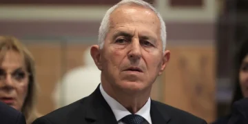 Το σοβαρό θέμα του ΠΑΣΟΚ στα Χανιά και το χρίσμα Ανδρουλάκη στον ναύαρχο Αποστολάκη