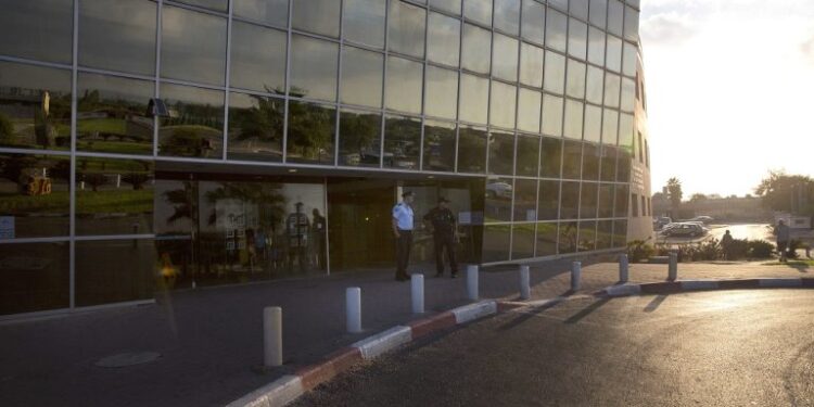 Ισραηλινά ΜΜΕ: Σε αυξημένη ετοιμότητα τα νοσοκομεία εν αναμονή απόφασης του Τραμπ για πιθανή κλιμάκωση με Ιράν