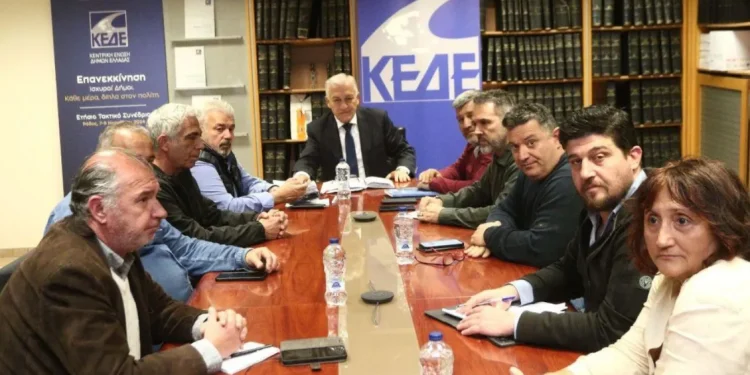 ΚΕΔΕ: Προκρίνει Μοντέλο “Βοήθεια στο Σπίτι”