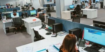 Κατώτατος μισθός: Τι πρέπει να κάνουν οι επιχειρήσεις ως το τέλος Απριλίου