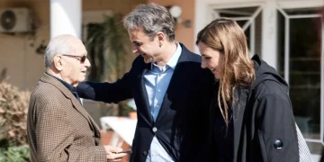 Στο Γηροκομείο Αθηνών ο Κυριάκος Μητσοτάκης: Στόχος μας είναι να φιλοξενεί μελλοντικά 500 άτομα