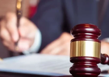 Νέο κληρονομικό δίκαιο – Εξ αδιαθέτου διαδοχή: Τι αλλάζει στα ποσοστά του συζύγου