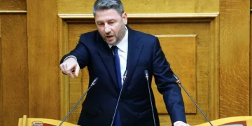 ΠΑΣΟΚ: Σκληρό ροκ εφ’ όλης της ύλης με το βλέμμα τις κάλπες – Ποια ονόματα παίζουν για το Πολιτικό Συμβούλιο