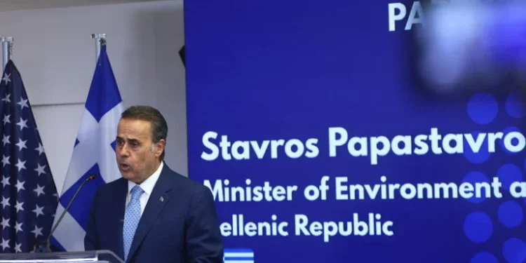 Υδρογονάνθρακες: Έπεσαν οι υπογραφές για την σύμβαση ερευνητικής γεώτρησης στο Ιόνιο