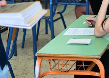 Τα 3 πράγματα που απαγορεύεται να έχουν οι μαθητές στις Πανελλήνιες εξετάσεις