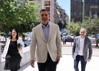 Αλέξης Τσίπρας: Έφτασε στον Άρειο Πάγο, καταθέτει την ιδρυτική διακήρυξη της ΕΛΑΣ