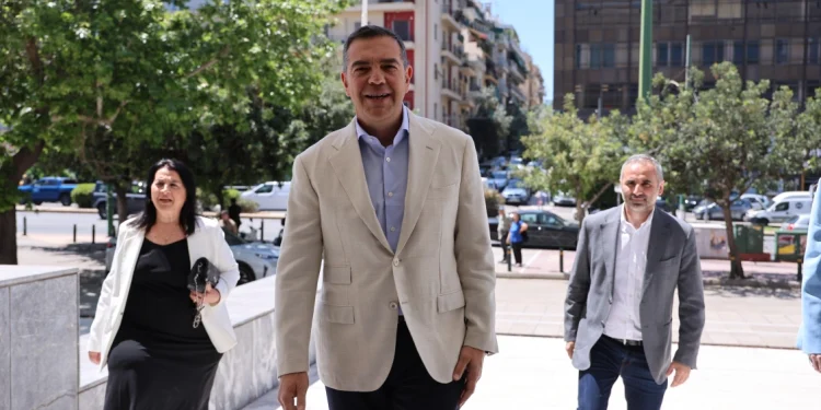 Αλέξης Τσίπρας: Έφτασε στον Άρειο Πάγο, καταθέτει την ιδρυτική διακήρυξη της ΕΛΑΣ
