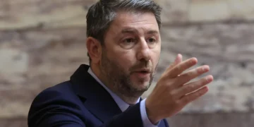 Ποια είναι η δημοσκοπική εταιρεία που “αβαντάρει” το ΠΑΣΟΚ & οι εκτιμήσεις που “δείχνουν” Τσίπρα για τη δεύτερη θέση