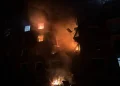 Μαζική ρωσική επίθεση στην Ουκρανία: Κατέρρευσε πολυκατοικία στη Σούμι, 8 νεκροί και 52 τραυματίες