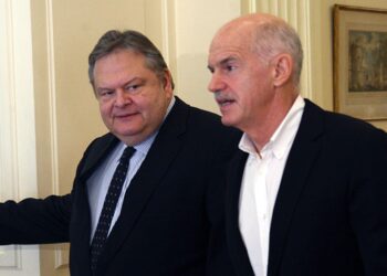 Η «ψυχρολουσία» Κακλαμάνη και η επιστράτευση των «παλιών»