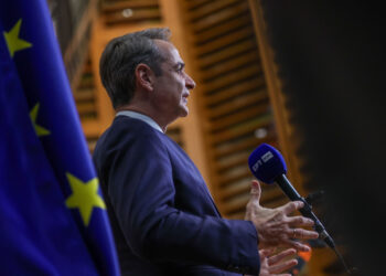 Οι τέσσερις μάχες Μητσοτάκη στις Βρυξέλλες: Άμυνα, Μεταναστευτικό, αγροτικά κονδύλια και ακρίβεια
