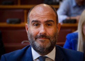 Ο Μαρκόπουλος σε ρόλο «μεταφραστή»