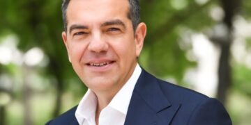 Τα δημοσκοπικά αγκάθια του Τσίπρα και οι δύο δύσκολοι πήχεις