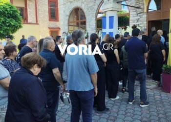 Δράμα: Σε κλίμα οδύνης η κηδεία της Αντιγόνης που σκότωσε με 7 μαχαιριές ο σύζυγός της