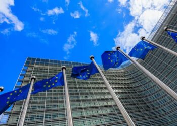 Κομισιόν: «Καμπανάκι» στην Ελλάδα για την καταπολέμηση ξεπλύματος χρήματος