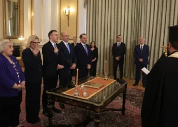Ορκίστηκαν τα νέα μέλη της κυβέρνησης: “Είναι η ώρα της μάχης”