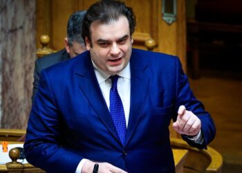 «Ανάσα» και ευχές στη Βουλή