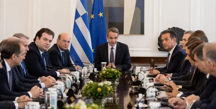 Εκλογικό αριθμητήριο αντί για δομικές αλλαγές στο Μαξίμου