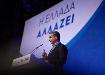 Το «αλαλούμ» με τις παραιτήσεις και η γαλάζια σκακιέρα