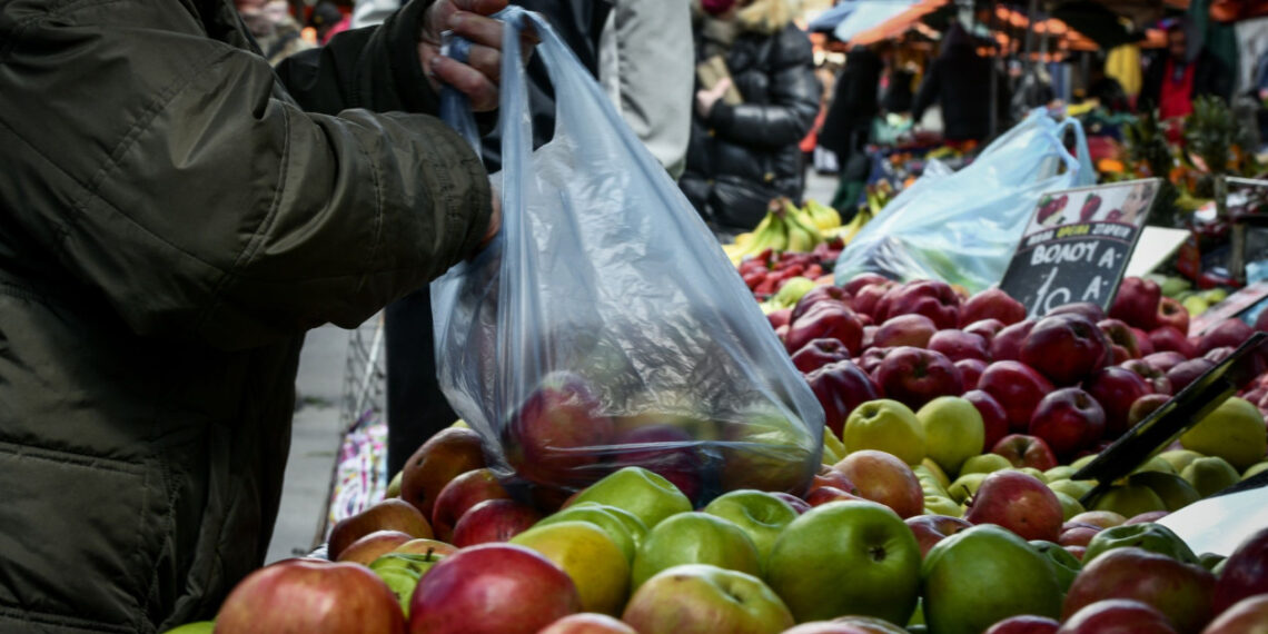 Λαϊκές αγορές: Τι αλλάζει στους πάγκους – Πώς θα γίνεται η σήμανση των προϊόντων και των παραγωγών