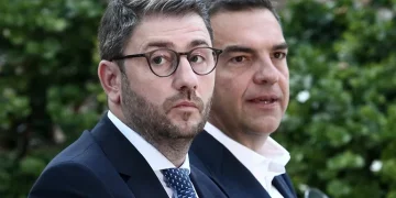 “Όλα”, για τη 2η θέση: Το ψυχροπολεμικό αδιέξοδο Τσίπρα – Ανδρουλάκη
