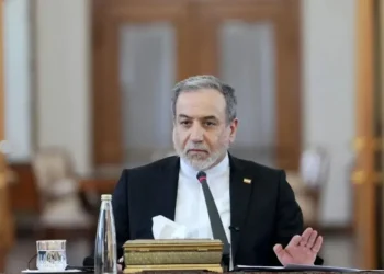 Αραγτσί: Αντιπερισπασμός στα εσωτερικά προβλήματα των ΗΠΑ η απειλή Τραμπ για “οικονομική D-Day” – Θα αποτύχει η άσκηση περισσότερης πίεσης