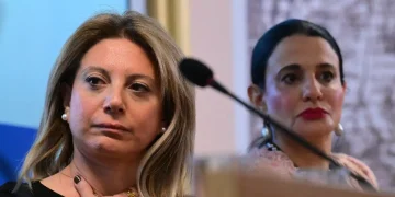 «Μπαρούτι» στην «Ελπίδα»: Τα εσωκομματικά «μαχαίρια» και το «Depon» για το καταστατικό