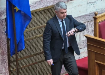 Στο κόμμα Τσίπρα θέλουν Κωνσταντινόπουλο