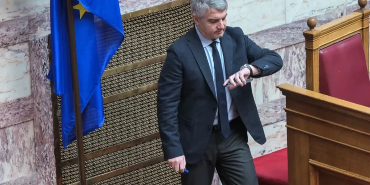 Στο κόμμα Τσίπρα θέλουν Κωνσταντινόπουλο