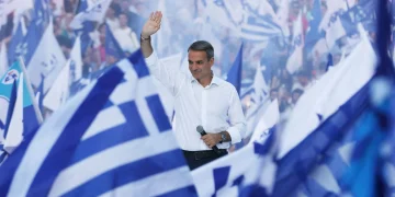 «Φρένο» στους celebrities και ολική αναδιάταξη στην Πειραιώς