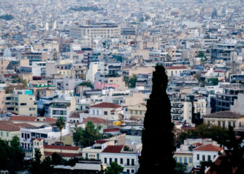 Πρόγραμμα «Ανακαινίζω»: Πώς θα ενταχθούν 20.000 κλειστά ακίνητα στην αγορά