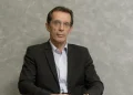 Τάσος Τζήκας: Από τη λίστα Ανδρουλάκη, στο πλευρό του Ιβάν