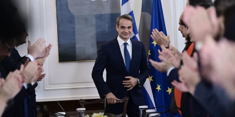 Σενάρια ανασχηματισμού και «γαλάζια» εξίσωση ενόψει ΔΕΘ