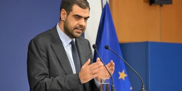 Παύλος Μαρινάκης: Live η ενημέρωση των πολιτικών συντακτών