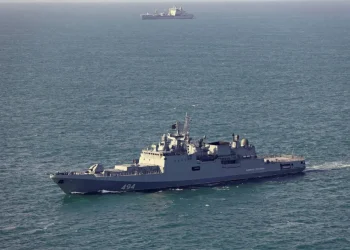 Νέα πρόκληση από τη Ρωσία: Φρεγάτα εκτόξευσε φωτοβολίδες εναντίον δανικού στρατιωτικού ελικοπτέρου