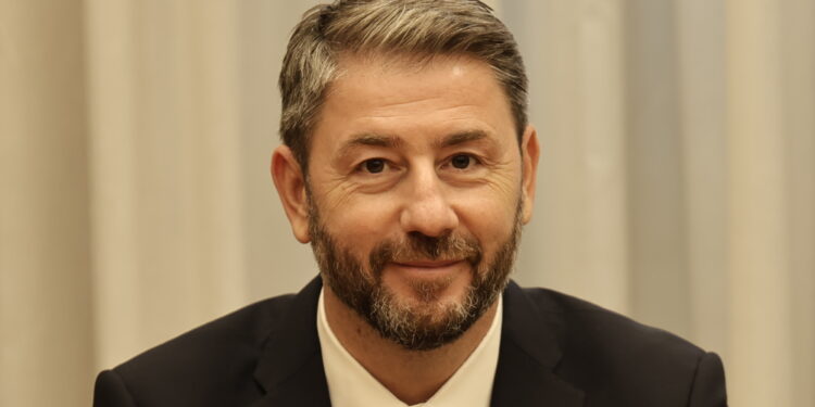 Μπάλα, ψηφοδέλτια και «δύο ξένοι στην ίδια πόλη»