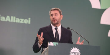 ΠΑΣΟΚ: Το στοίχημα της διεύρυνσης και οι επόμενες κινήσεις Ανδρουλάκη