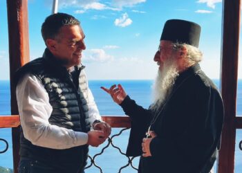 Από τον Άδη στη Σιμωνόπετρα: Η αθωνική «περιοδεία» που άναψε φωτιές