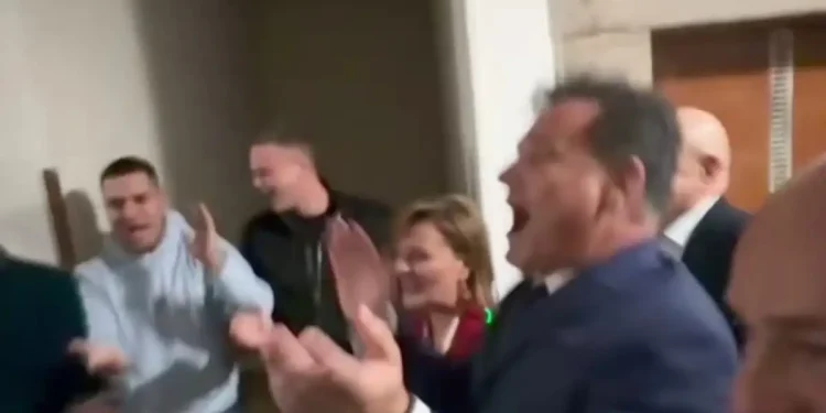 Πολιτικοί «χούλιγκαν» και παλιές αγάπες