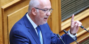 Φλωρίδης: Κακούργημα οι τηλεφωνικές και ηλεκτρονικές απάτες ακόμη και από ένα ευρώ